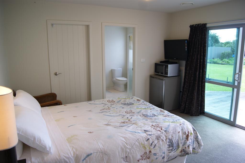 Waihi Beach Getaway-Studio, Ensuite & Private Deck エクステリア 写真